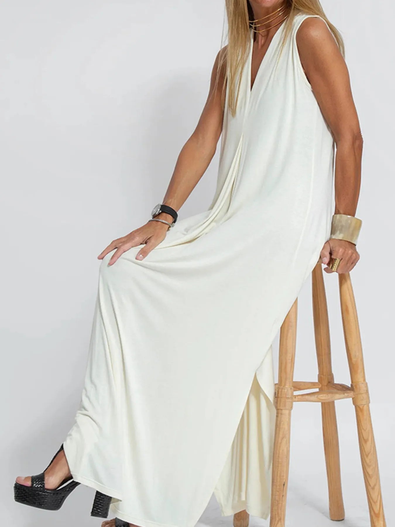 Abito Maxi Senza Maniche a V Full Size con Fessura Taglie Forti