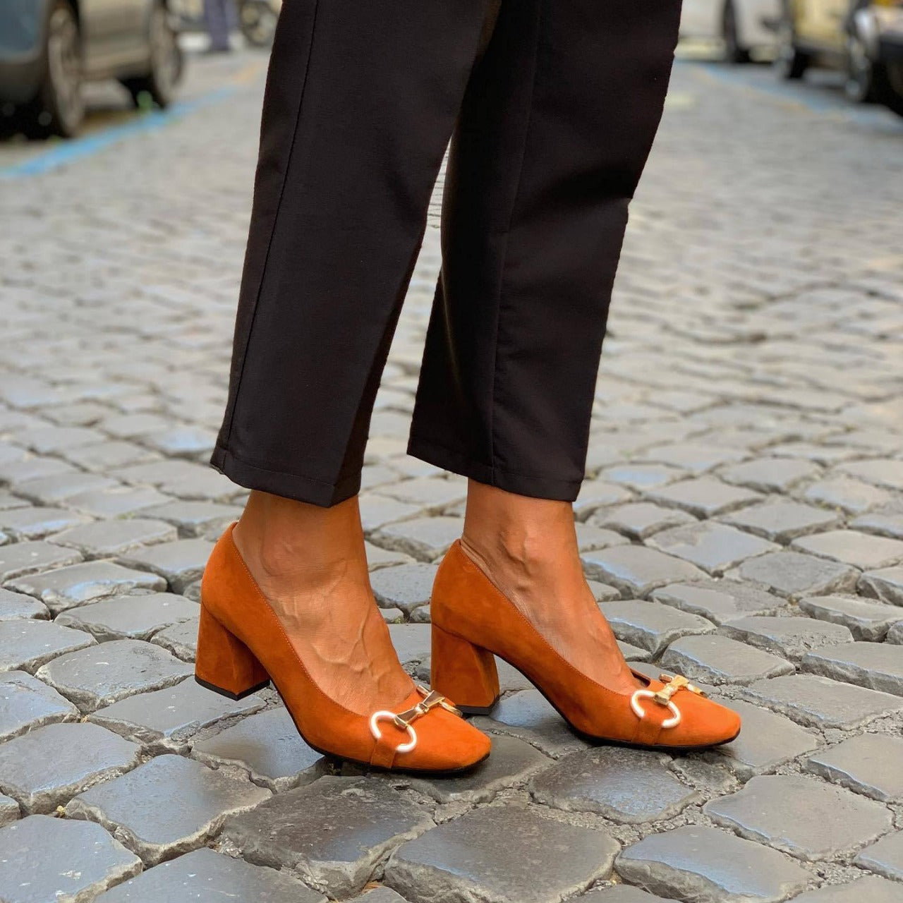 DÉCOLLETÉ ELEGANTI CON DETTAGLIO ORO