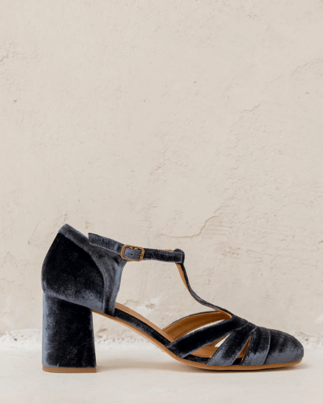 SCARPA CON CINTURINO A T E TACCO STABILE