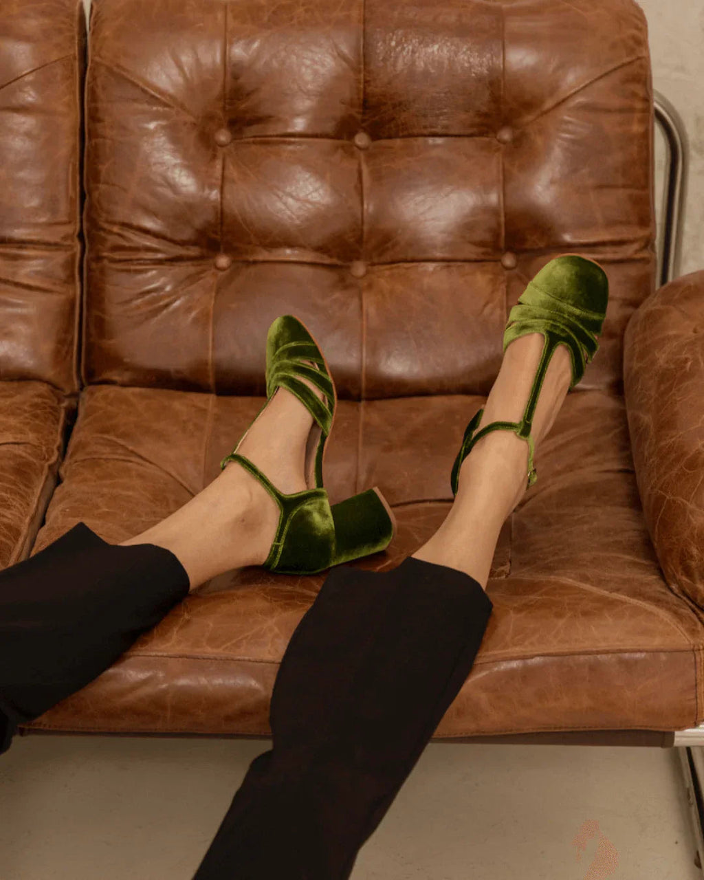 SCARPA CON CINTURINO A T E TACCO STABILE