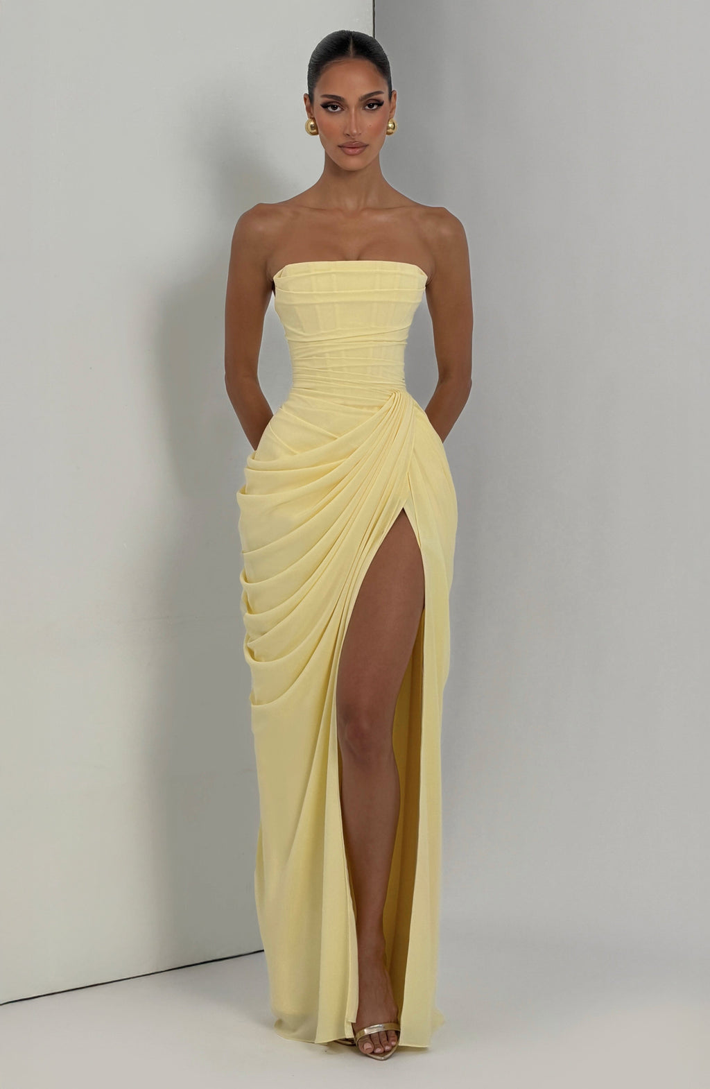 SKY - Eleganza scultorea che definisce la tua figura per le donne