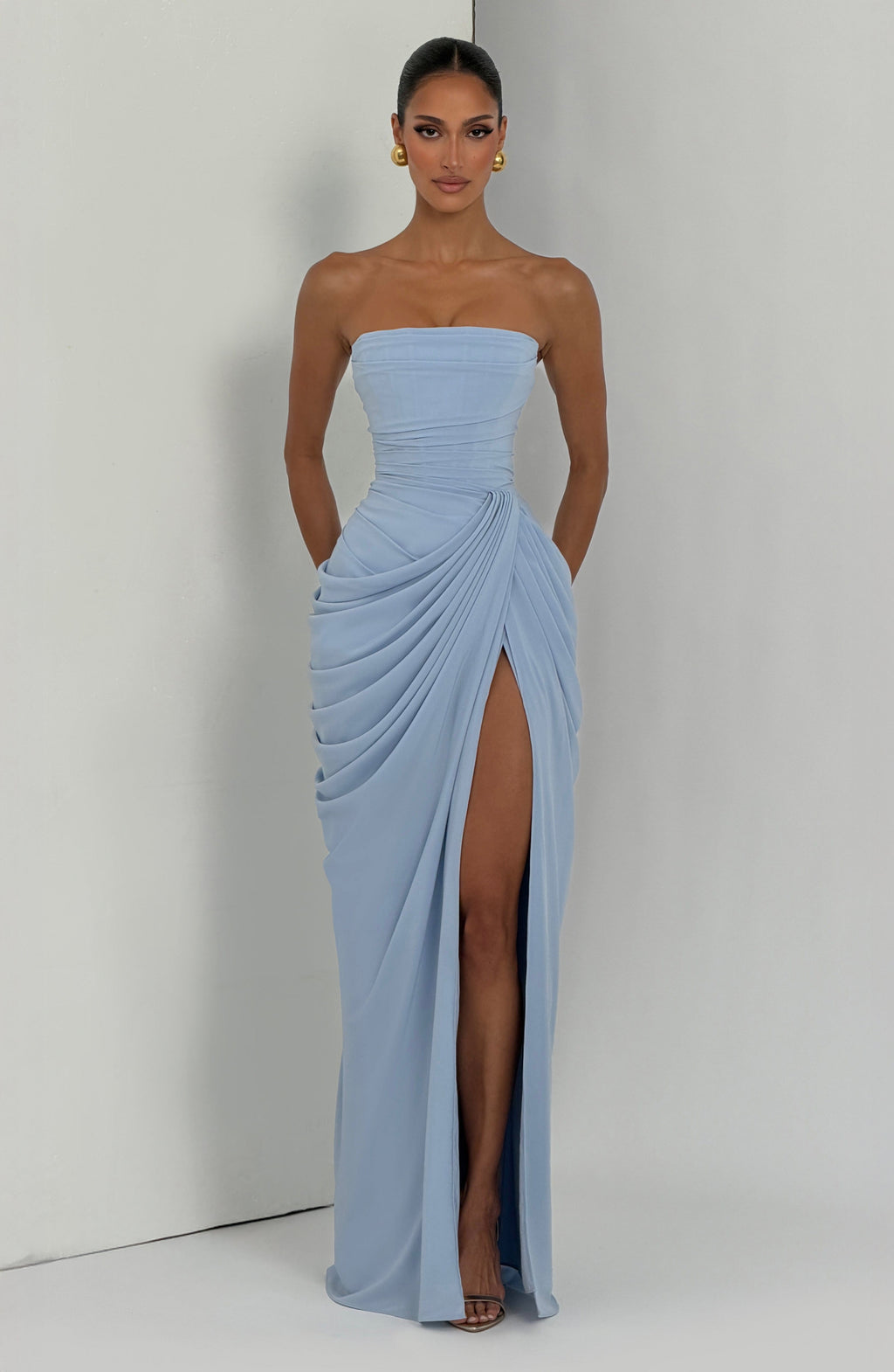 SKY - Eleganza scultorea che definisce la tua figura per le donne