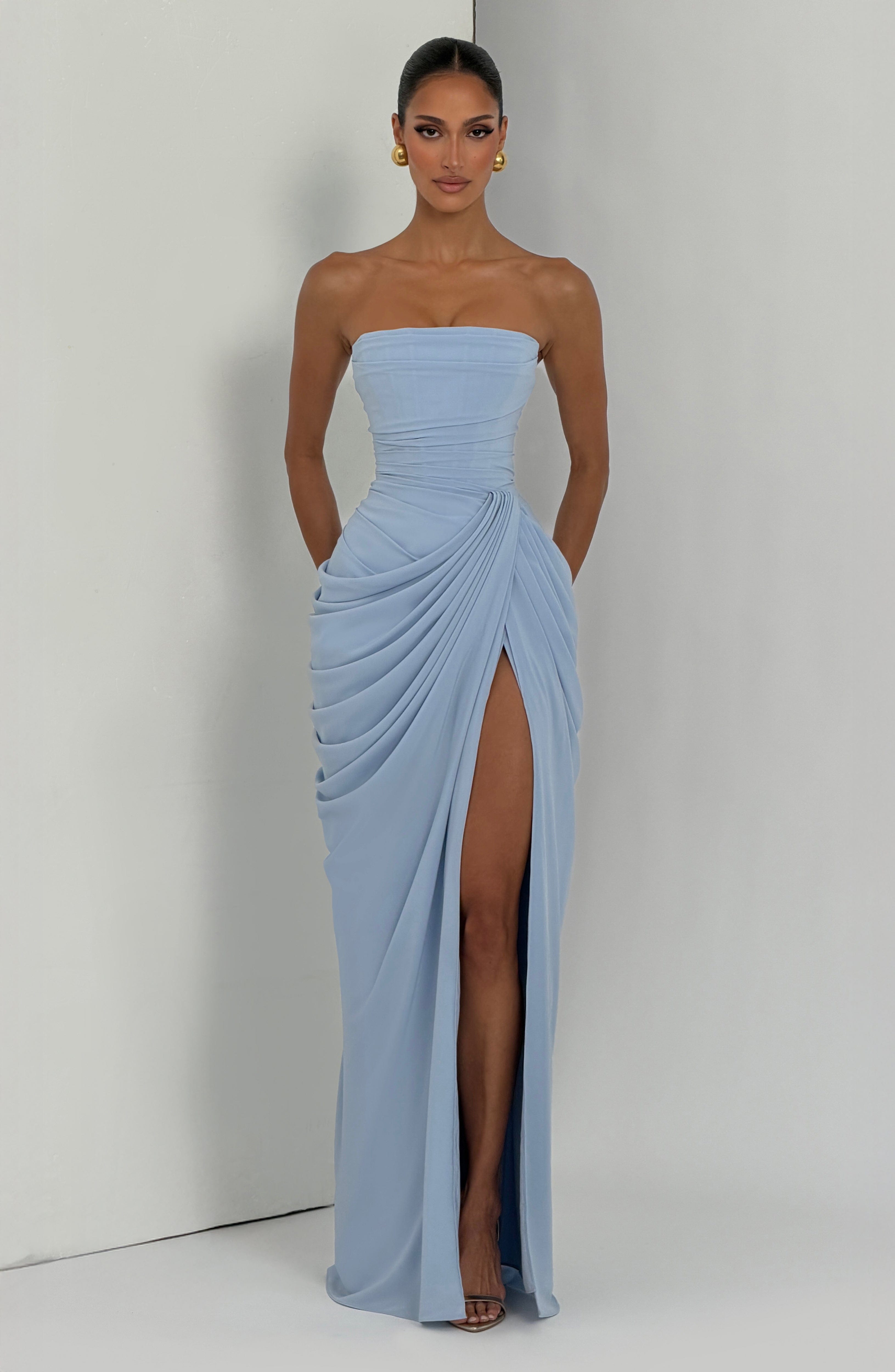SKY - Eleganza scultorea che definisce la tua figura per le donne